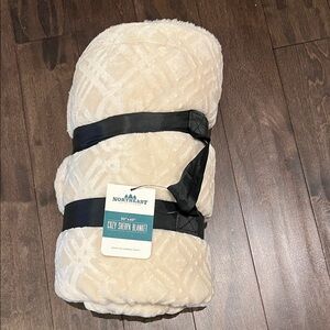 Northeast Cozy Sherpa Blanket - 50”x60”